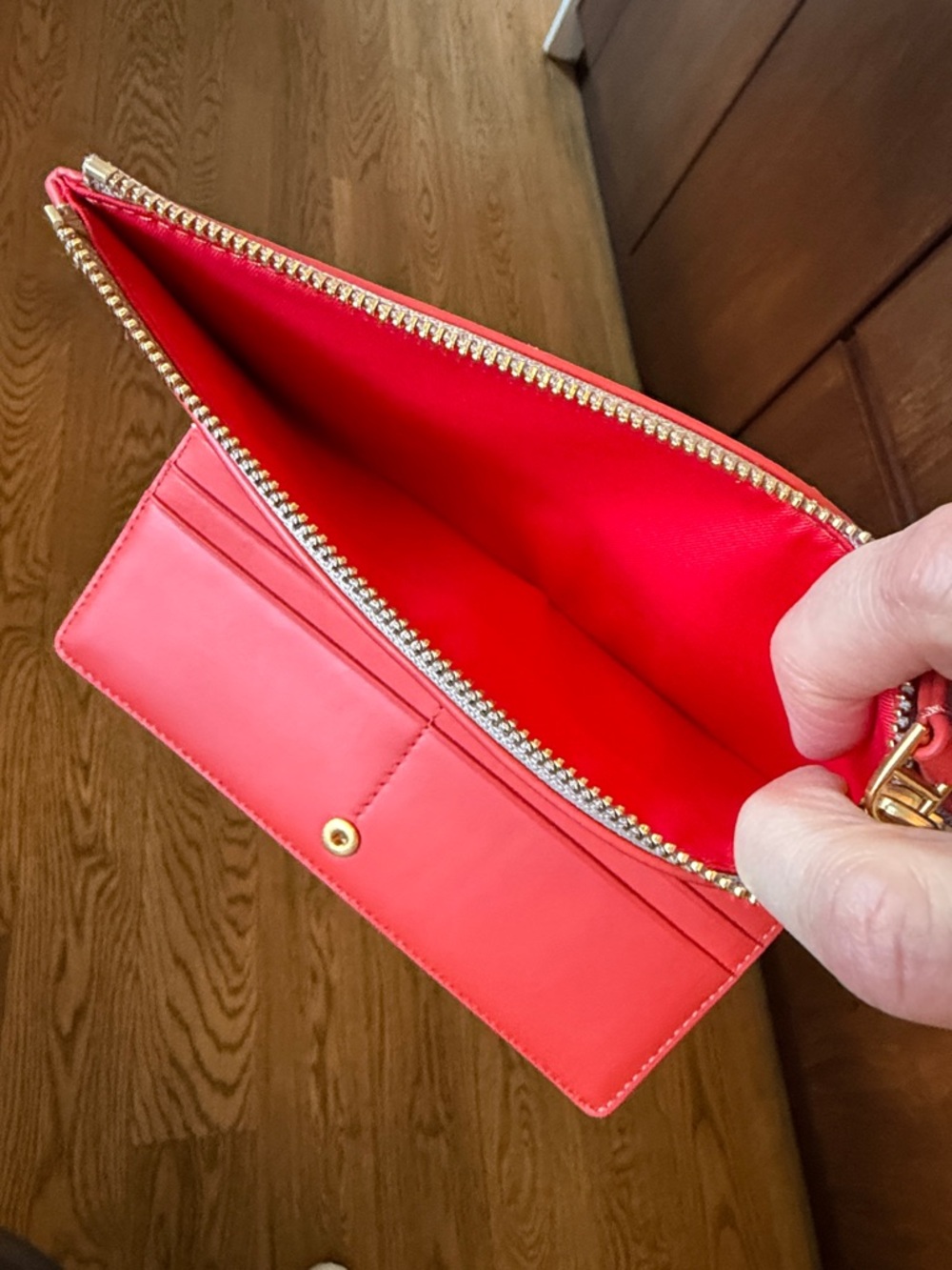 TORY BURCH ROBINSON PEBBLED ZIP SLIM WALLET - Picture 7 of 8
